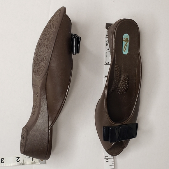 Oka B. waterproof wedge sandals, sz Medium, bow - Picture 11 of 16